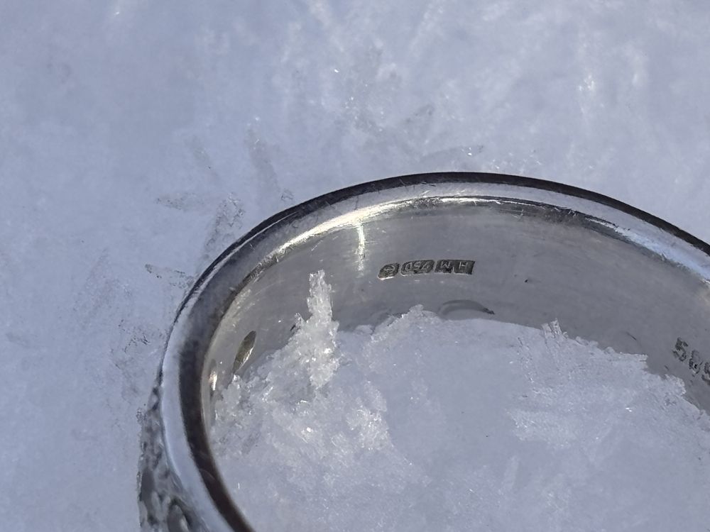 Piekny ciezki pierścionek  18 karat 750 białe złoto 0.33ct diamenty