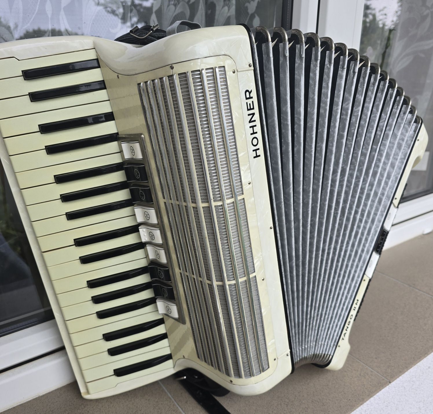 Akordeon Hohner Tango II M 96 basów