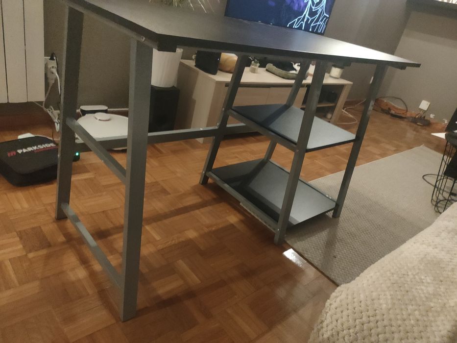 Secretaria muito boa como nova com prateleira laterais e embutidas