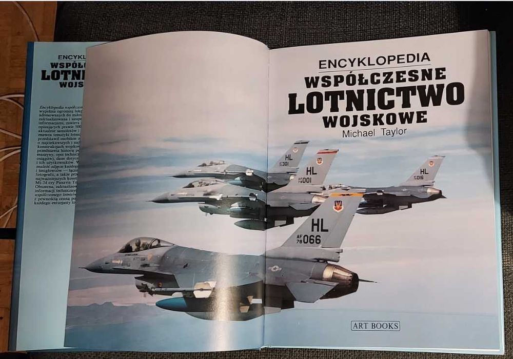 Album "Współczesne lotnictwo wojskowe" - praktycznie stan księgarski