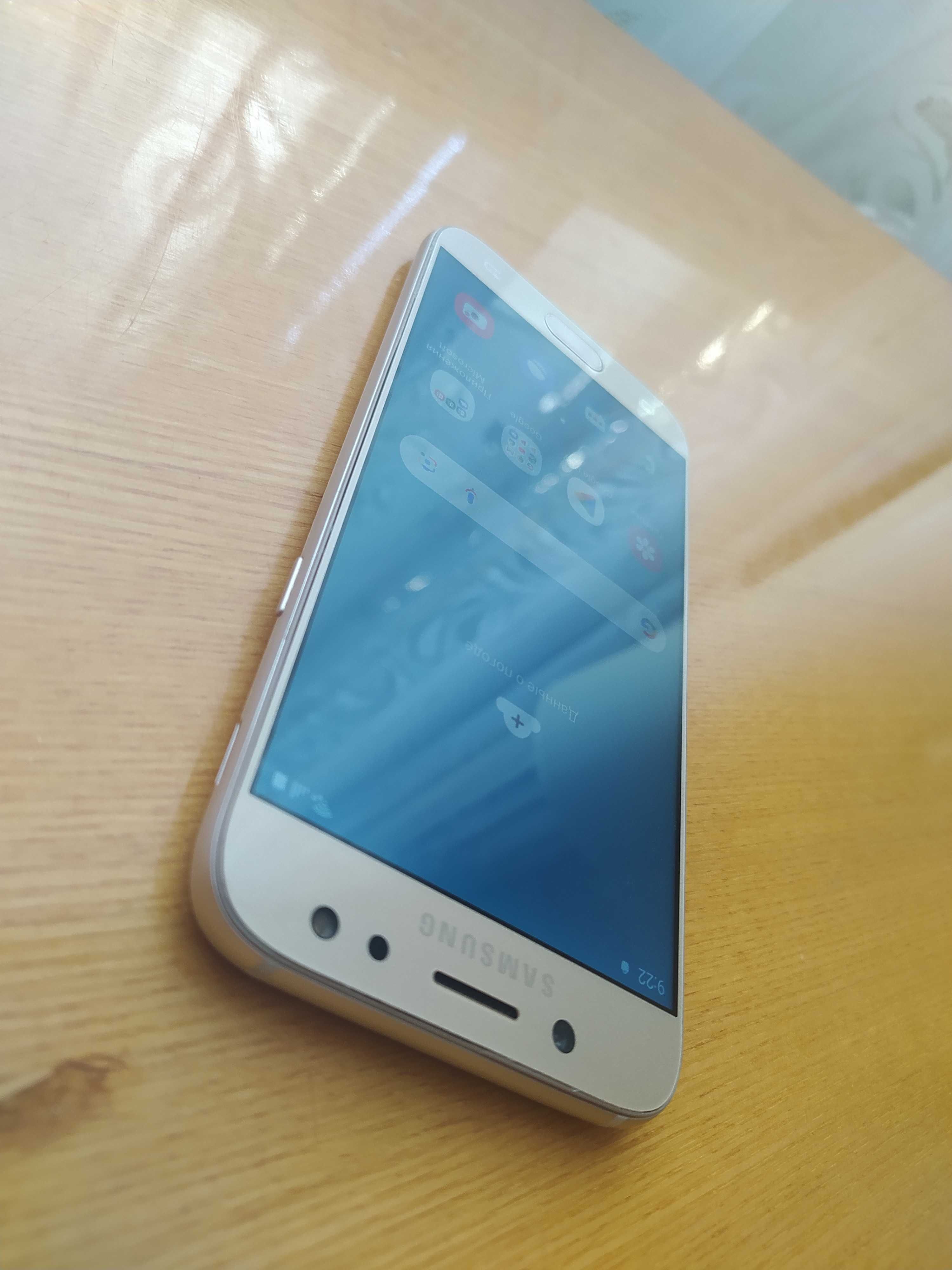 Мобильный телефон 2\16 Samsung Galaxy J5 (2017) SM-J530 Gold