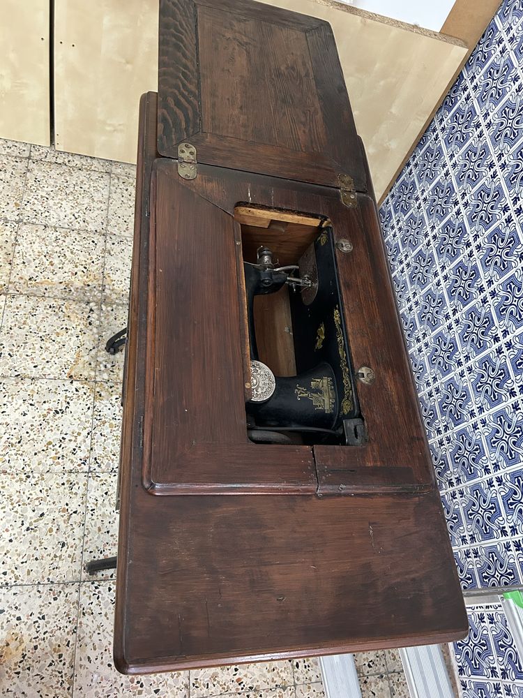 Maquina de costura para coleção e decoração
