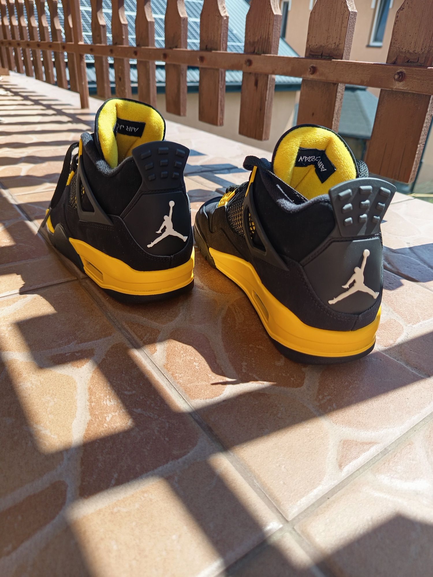 Jordan 4 Yellow Thunder