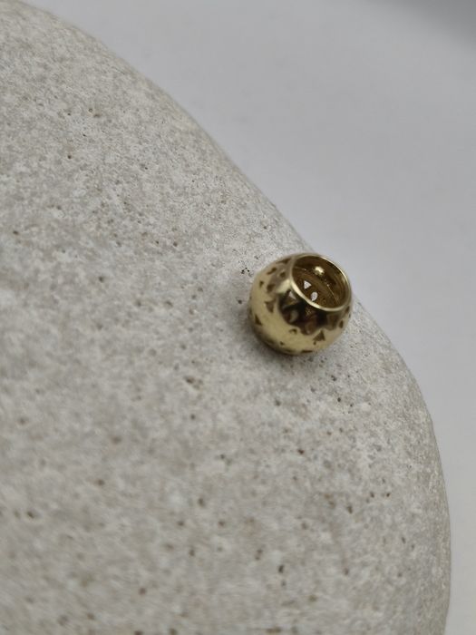 Złoty Charms Pr.585 Nowy Zapraszamy