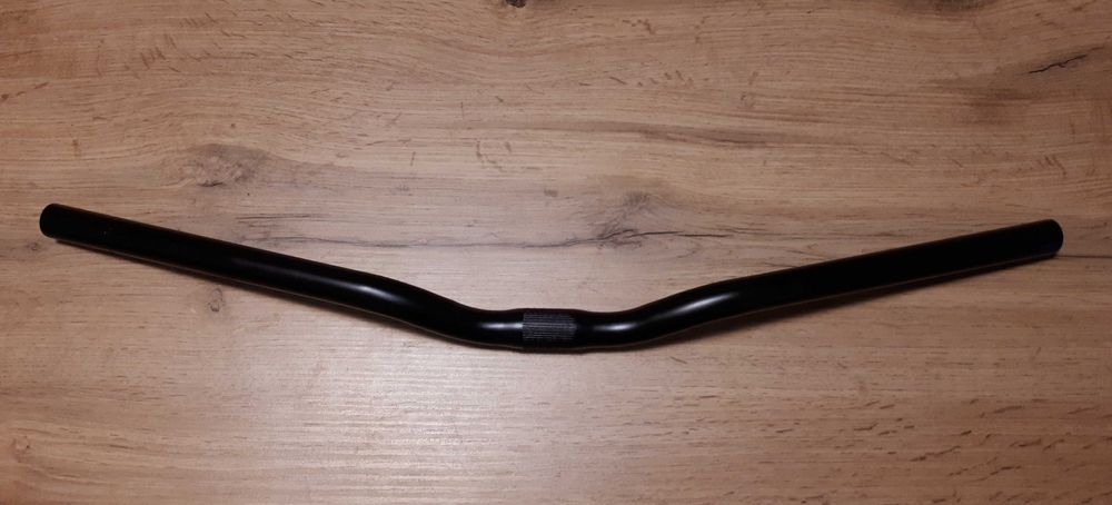 Kierownica rowerowa czarna gięta 630 mm Nowa