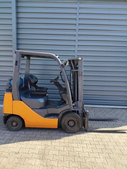 Wózek widłowy 1,8 tony TOYOTA LPG