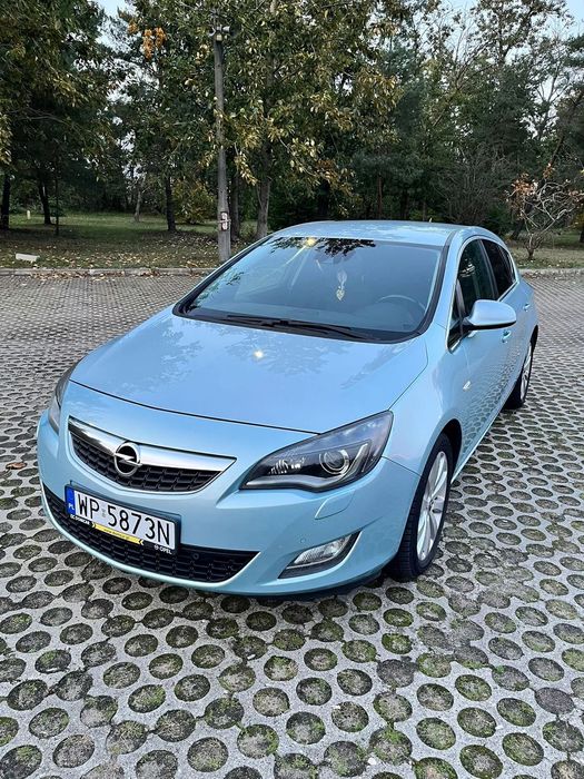 Opel Astra Opel Astra J Cosmo 1.4 Turbo • 2010 rok • Salon Polska