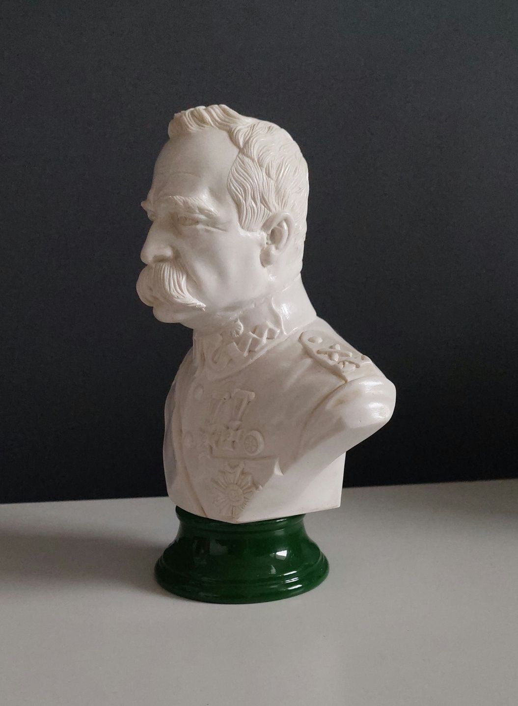 Popiersie Marszałka Józefa Piłsudskiego - piękny sygnowany patriotyk