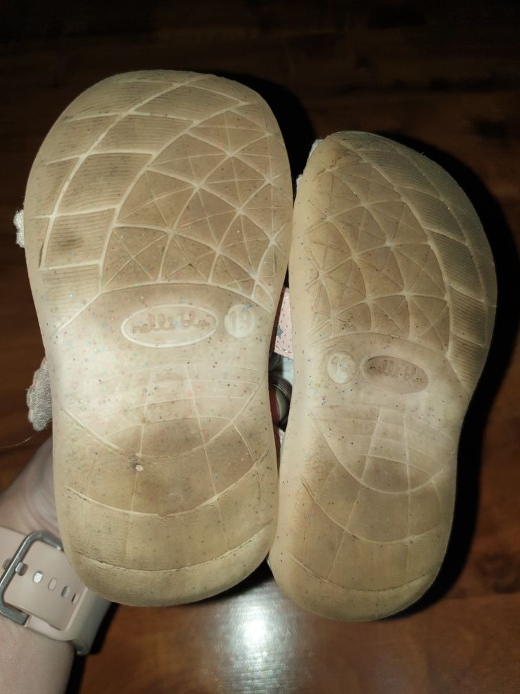 Sandałki dla dziewczynki r.19 dł.wkładki 12 cm CCC