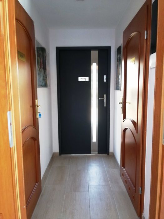 Wynajmę halę z biurem, łazienką, socjal + 2 pomieszczenia magazynowe