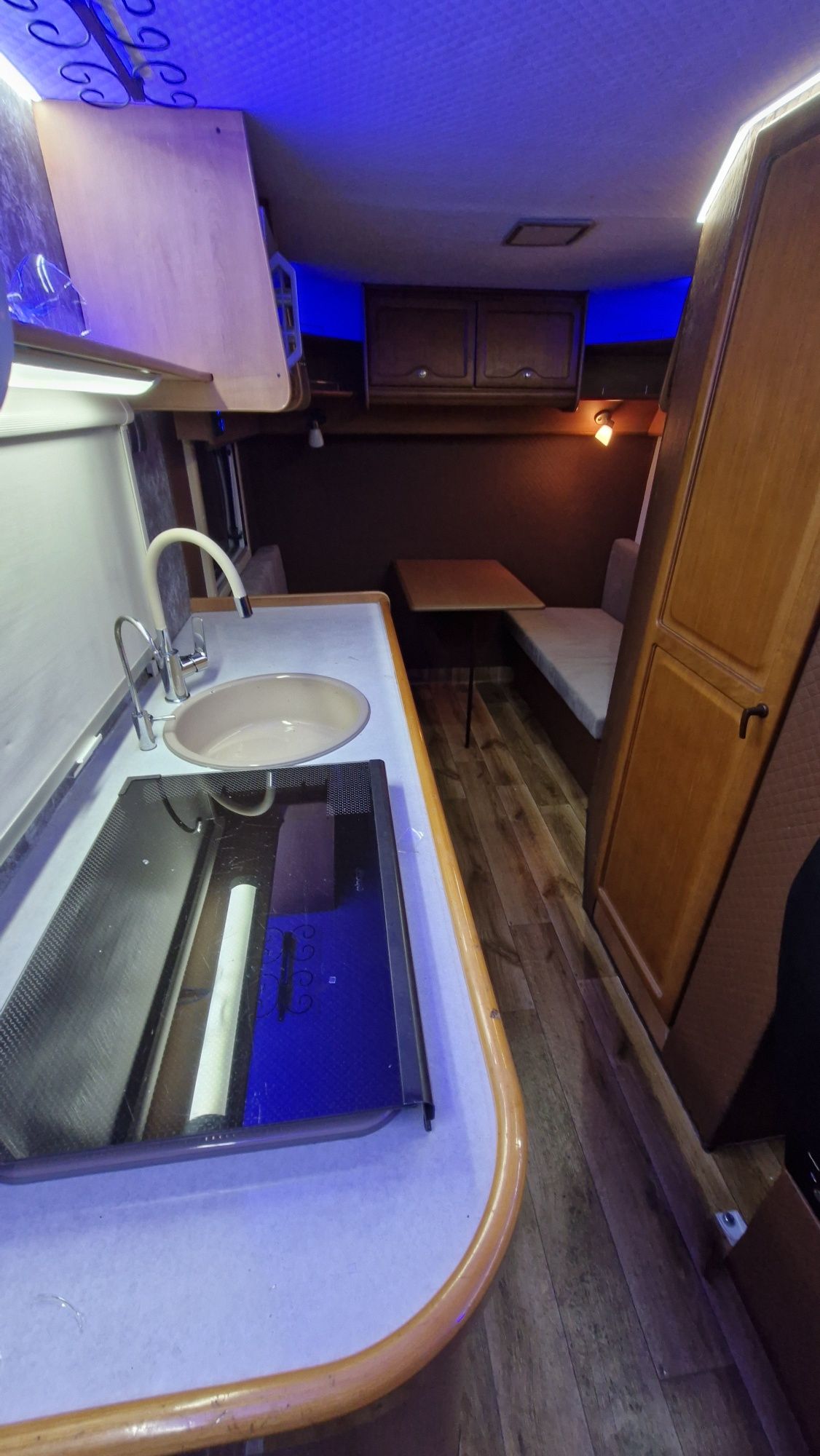 Camper ford tranzit 2.5 kamper 6 osob , zimowy, bliźniak kola