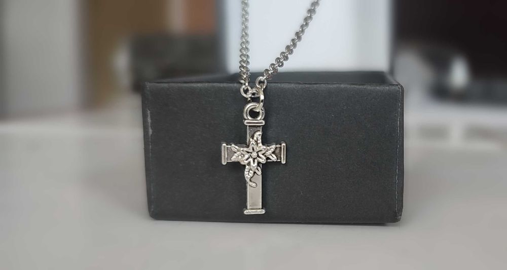 Naszyjnik, łańcuszek z Krzyżykiem , stal chirurgiczna , 52 cm  .