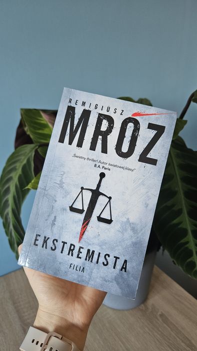 Książka Ekstremista Remigiusz Mróz