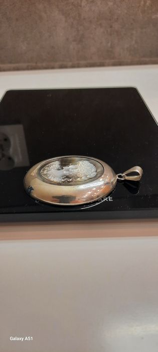 Srebrna zawieszka  kamea