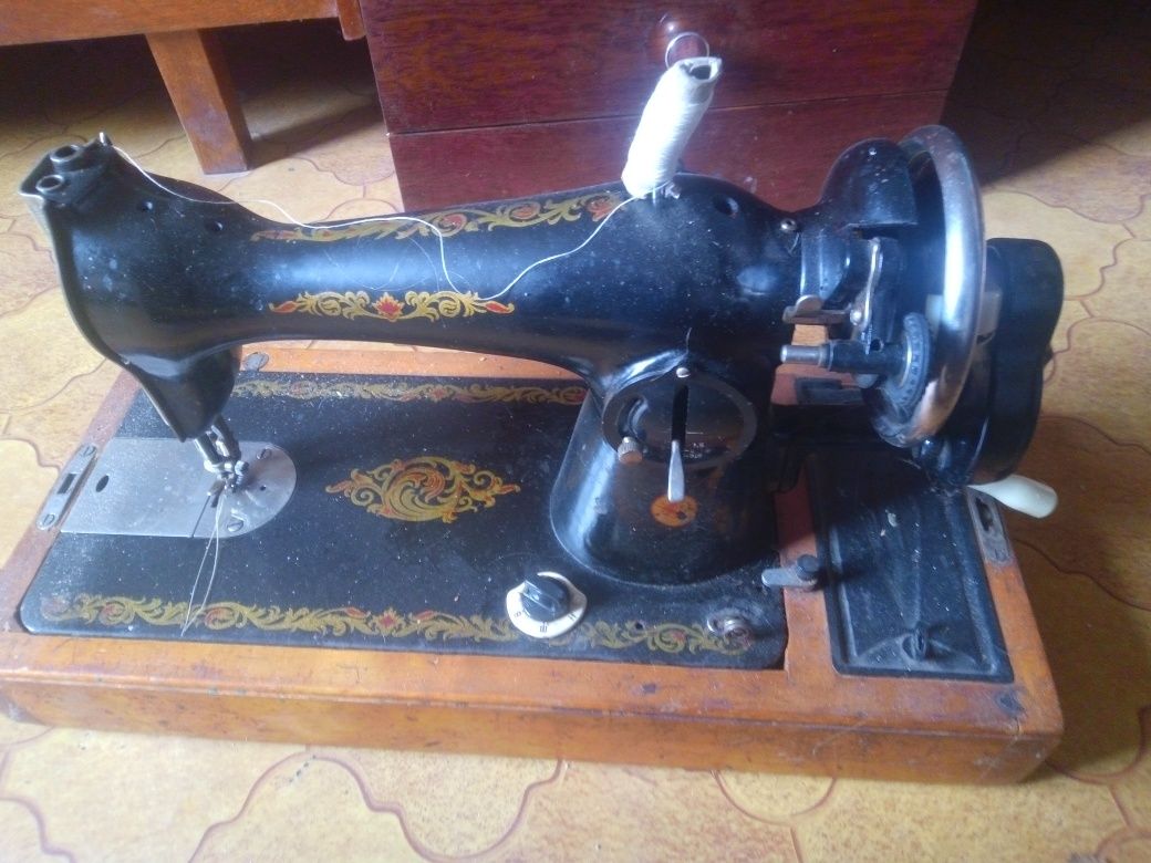 Швейная машинка под восстановление или назапчасти ение