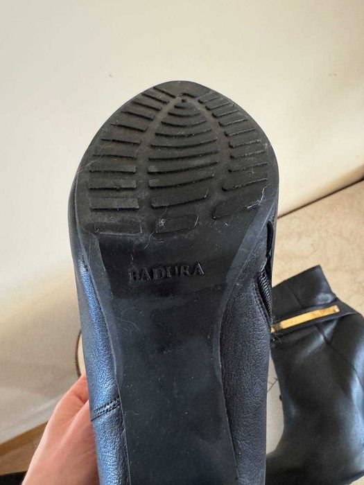 Короткі чоботи шкіряні, розмір 40