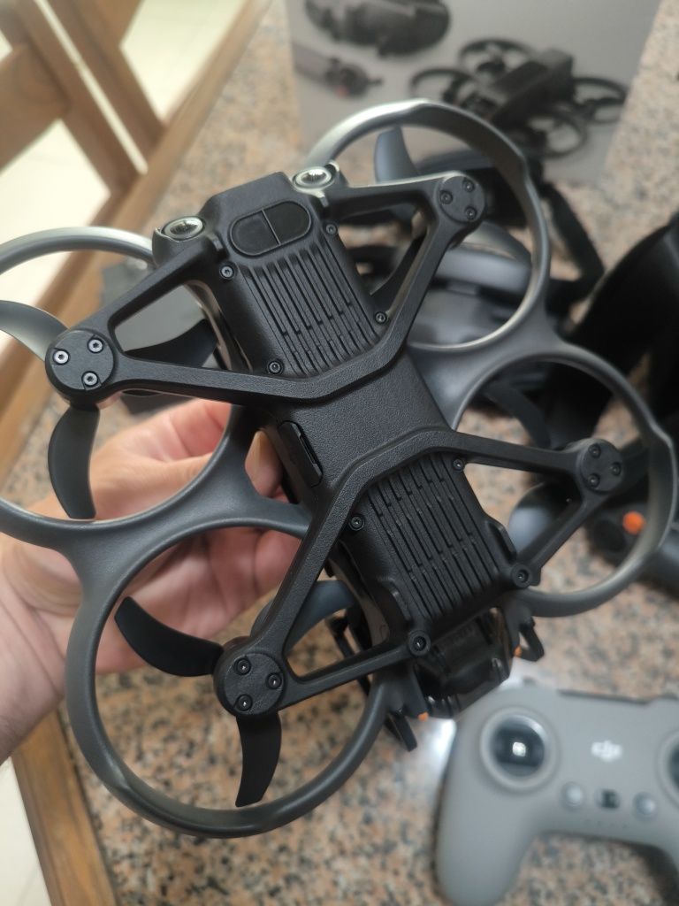 DJI Avata 2 Fly More Combo 3 Bat (4K -