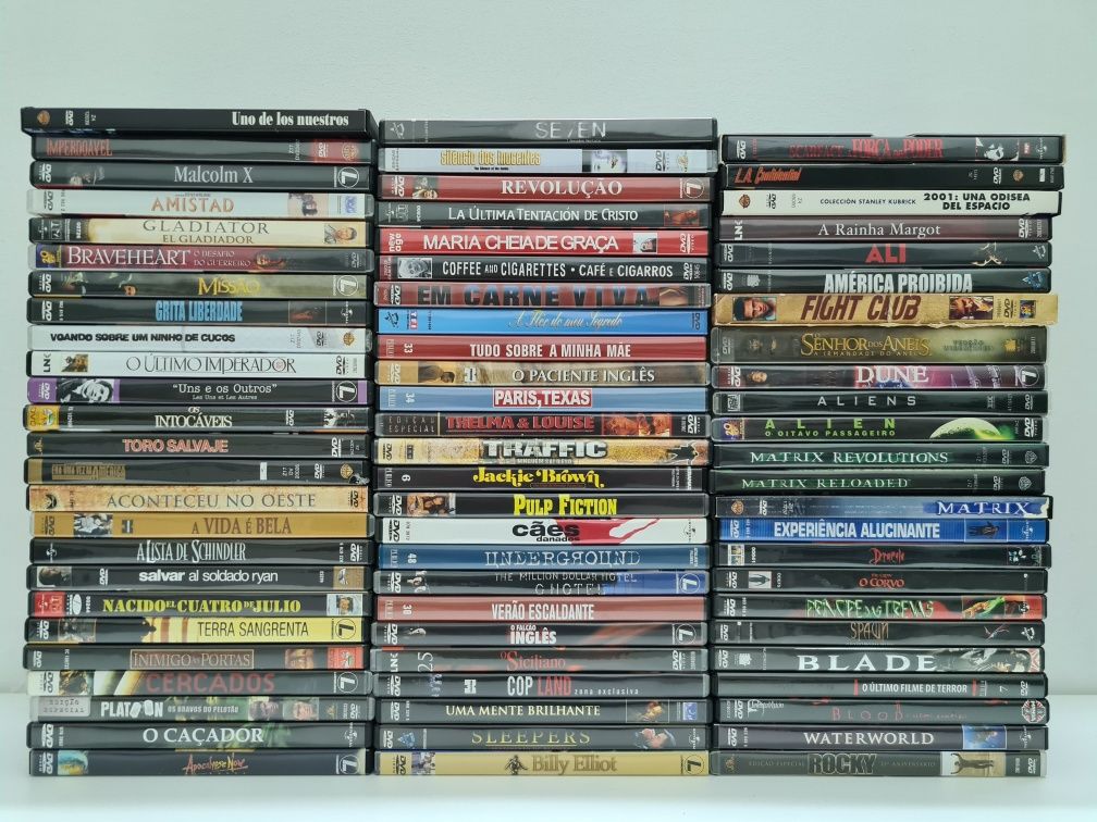 Vários filmes em DVD.