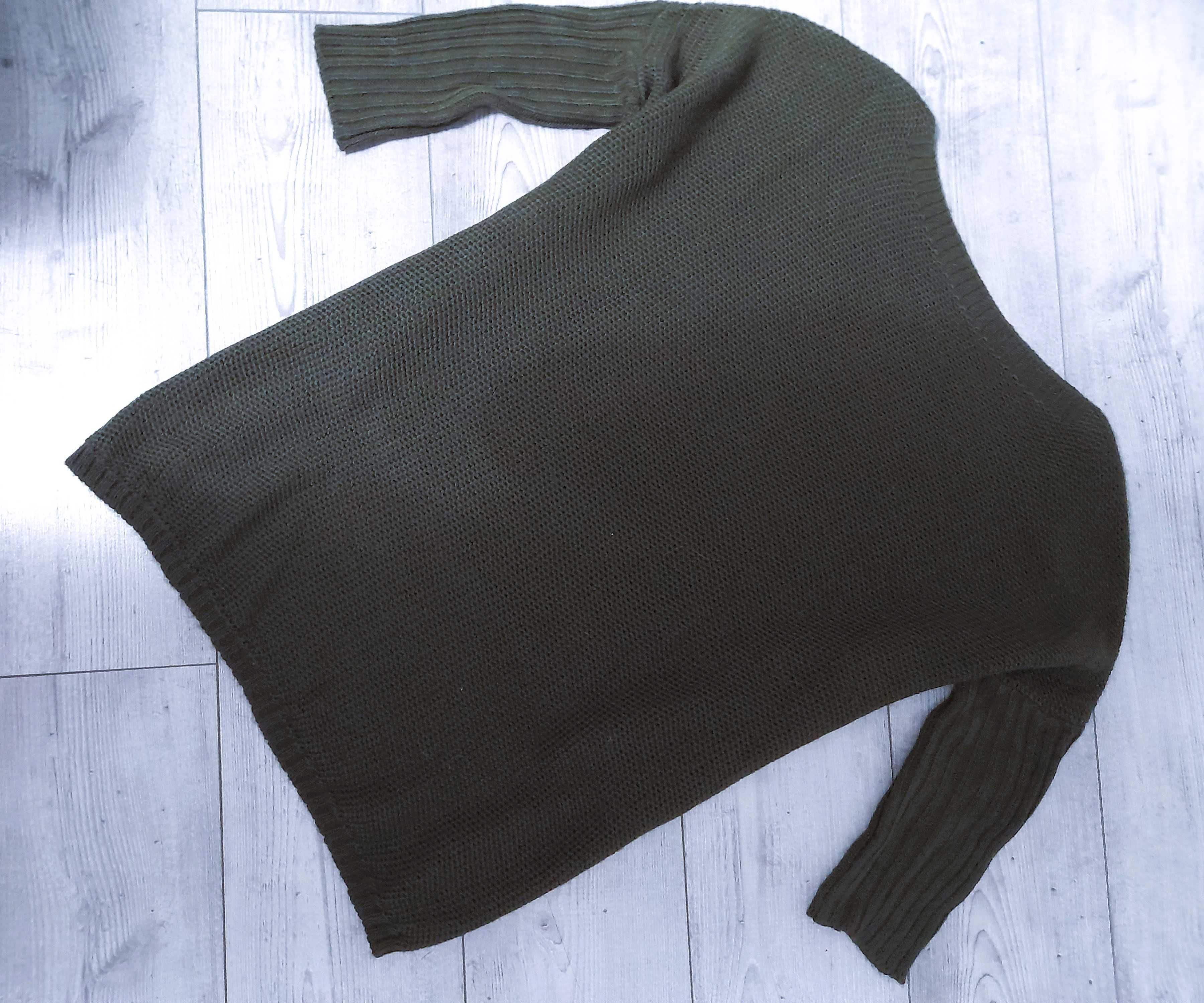 Khaki asymetryczny sweterek oversize