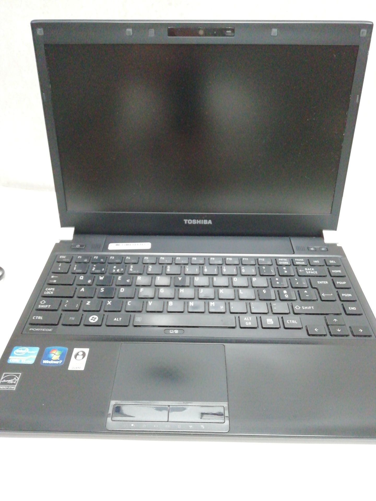 Toshiba protege R830