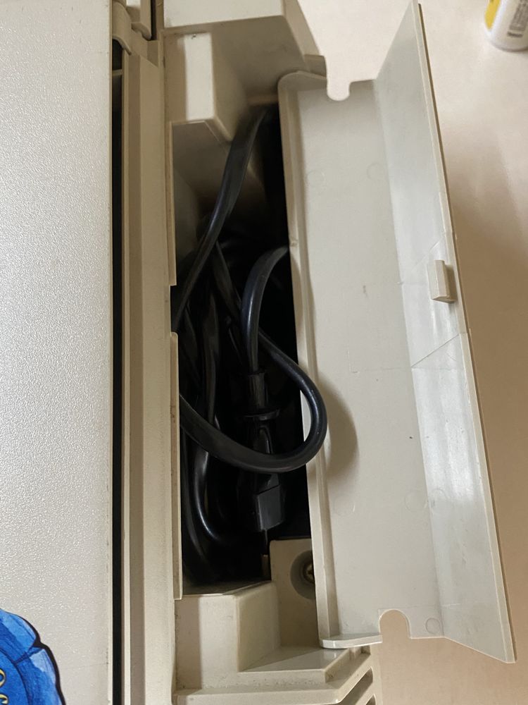 Máquina de escrever elétrica antiga