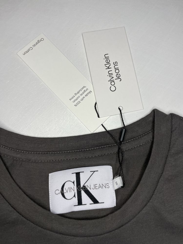 Футболка жіноча Calvin Klein