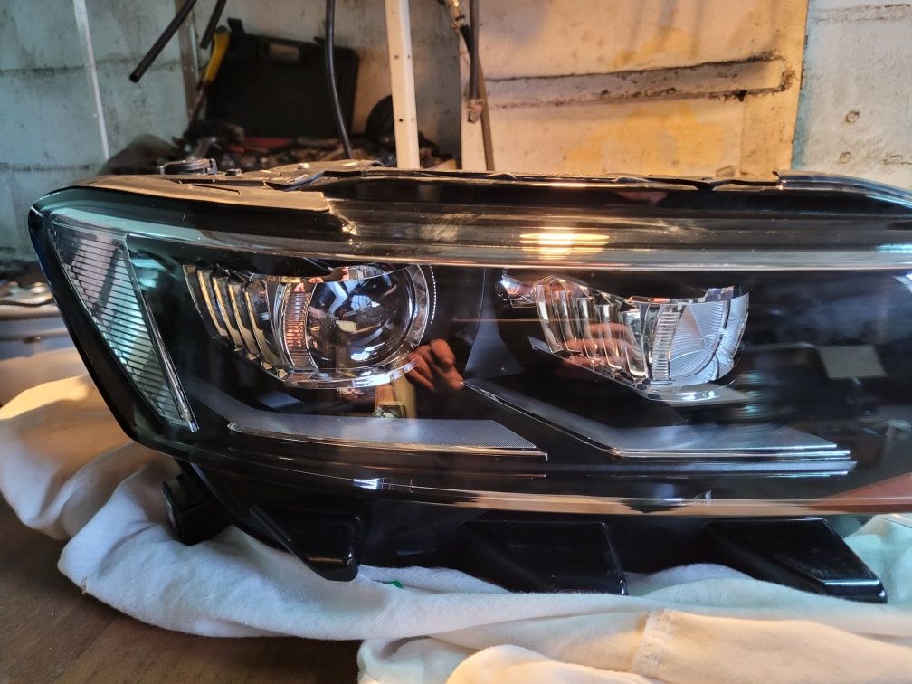 Lampa prawa VW T-ROC przednia 2GA9