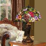 Lampa witrażowa w stylu Tiffany – Magiczny Ogród