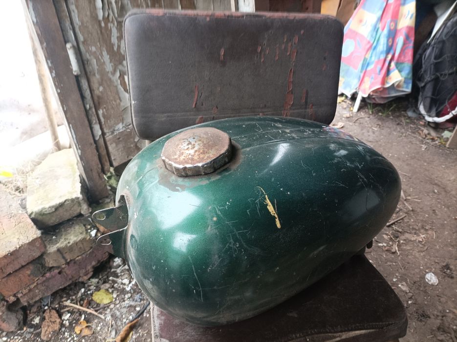 Бензобак Ява старуха