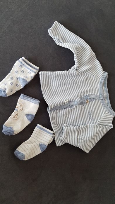 Zestaw noworodek Kaftanik skarpetki chłopczyk r.56 CoolClub Mayoral