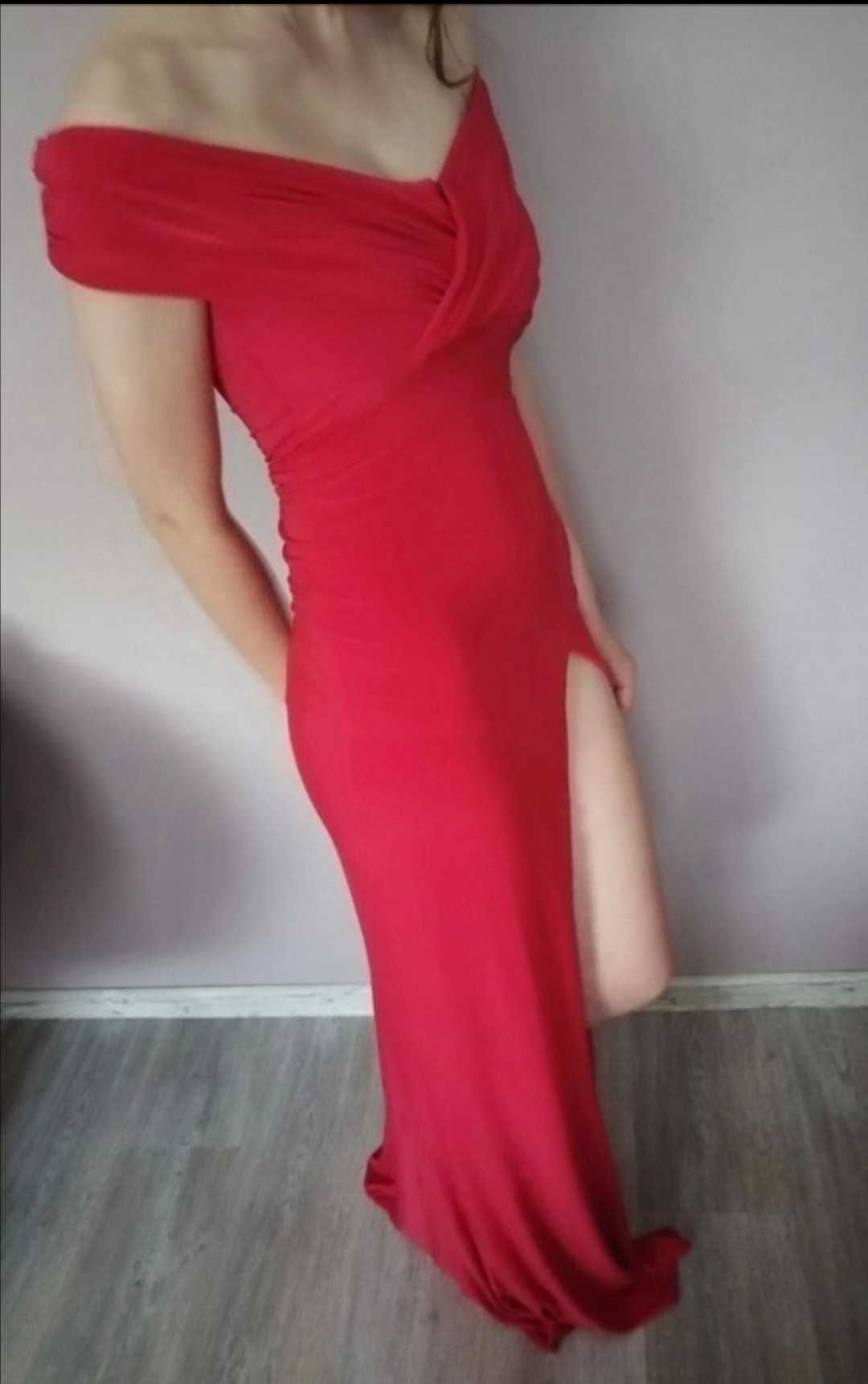 Czerwona, wieczorowa sukienka maxi