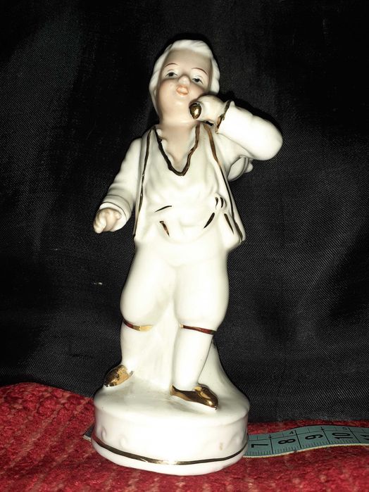 Estatueta em Porcelana ,"cdc HAND MADE "