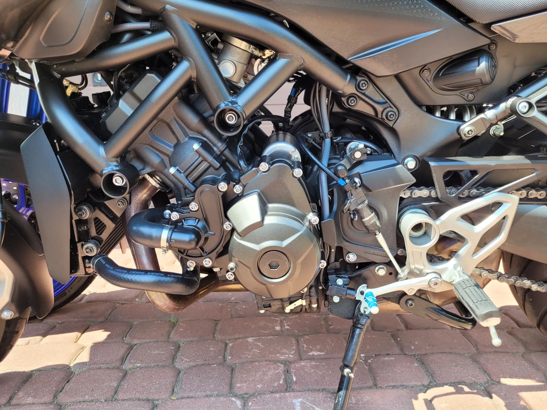 Yamaha NIKEN Yamaha Niken – 2021 | 9 200 km | Boczne kufry | Quickshifter