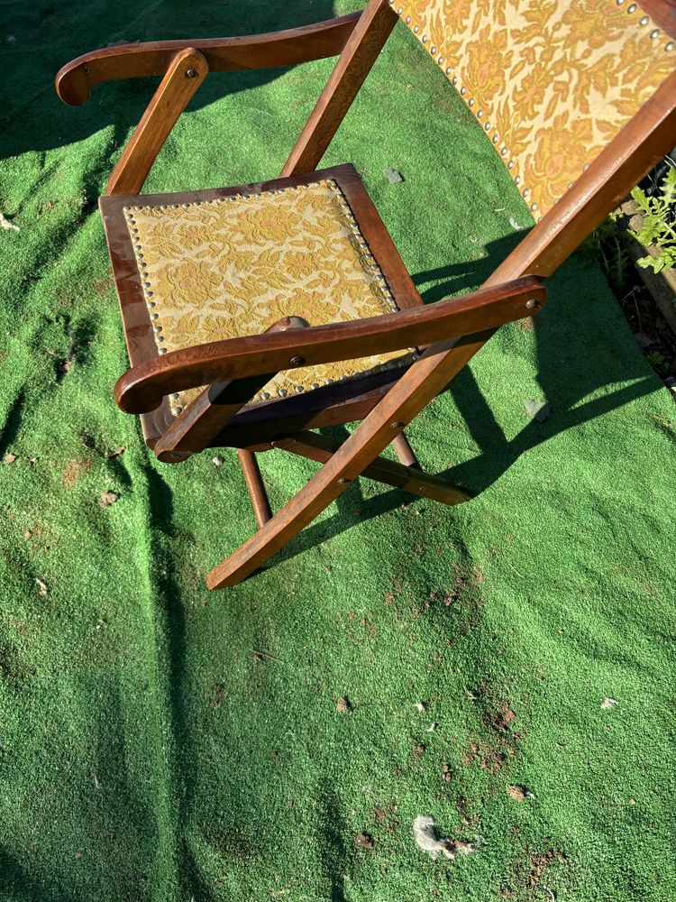 Cadeira antiga em tecido
