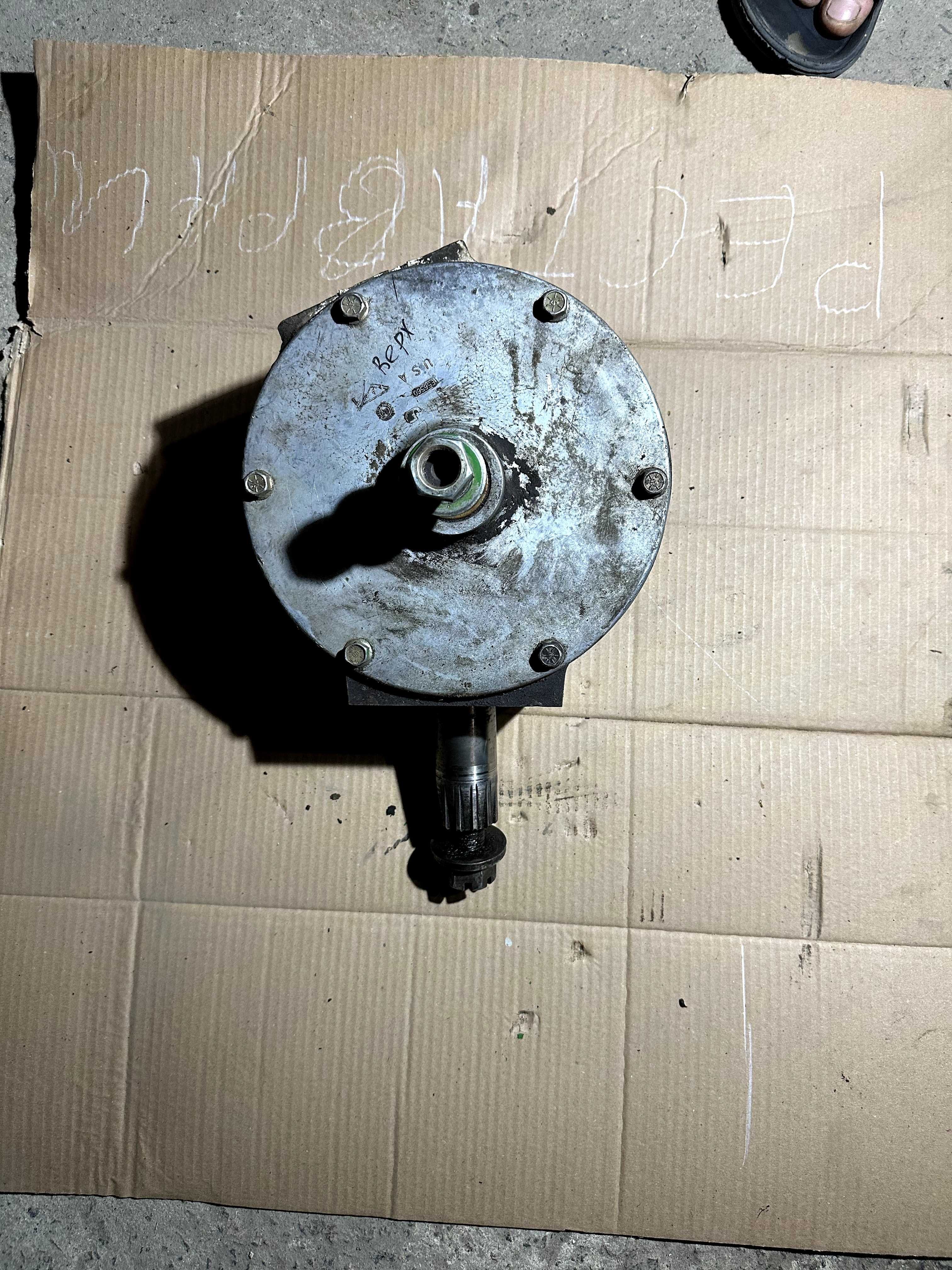 Редуктор привода косы жатки комбайна John Deere E-59259