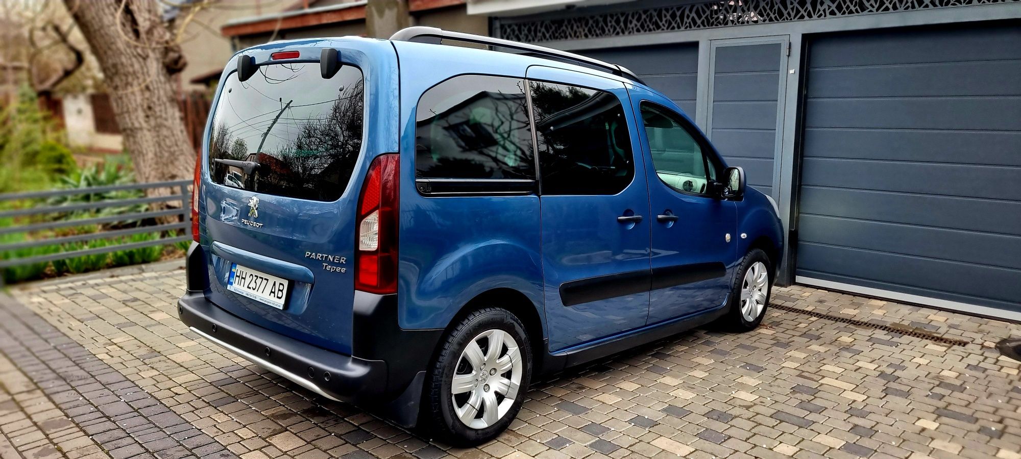 Продам свой Peugeot Partner. Официальный.