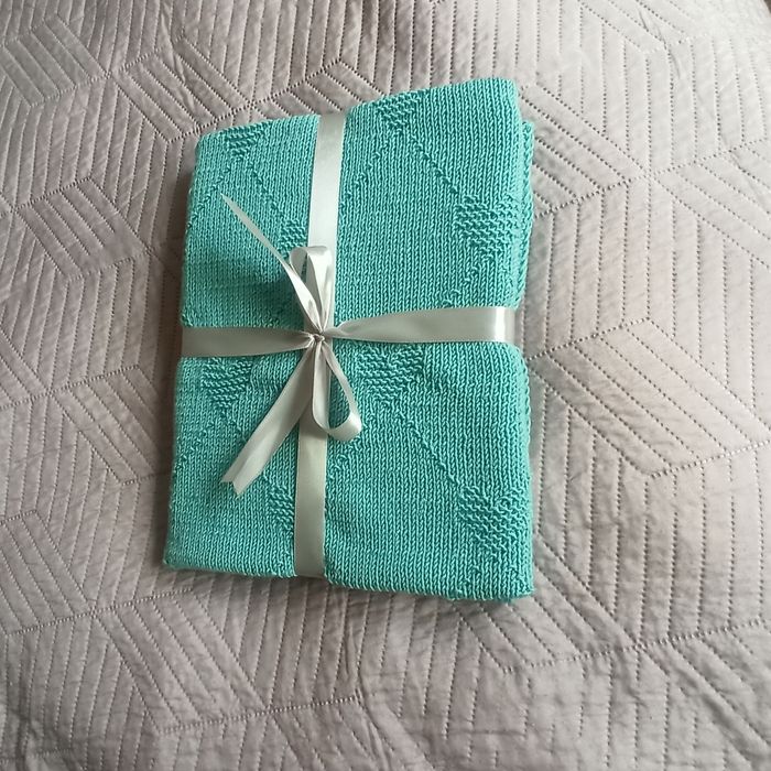 Ręcznie robiony kocyk dla niemowlaka z wełny merino