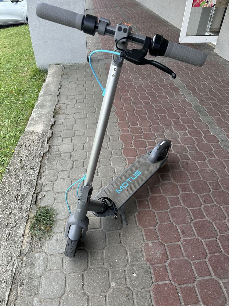 Hulajnoga Elektryczna Motus Scooty 10 2022 stan bdb z ładowarką.