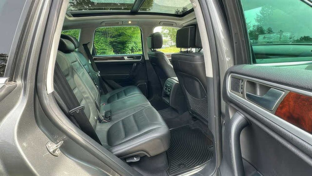 Volkswagen Touareg      2014