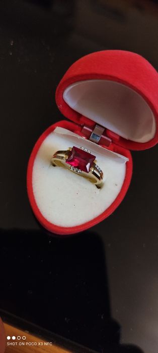 Złoty Pierścionek z Rubinem