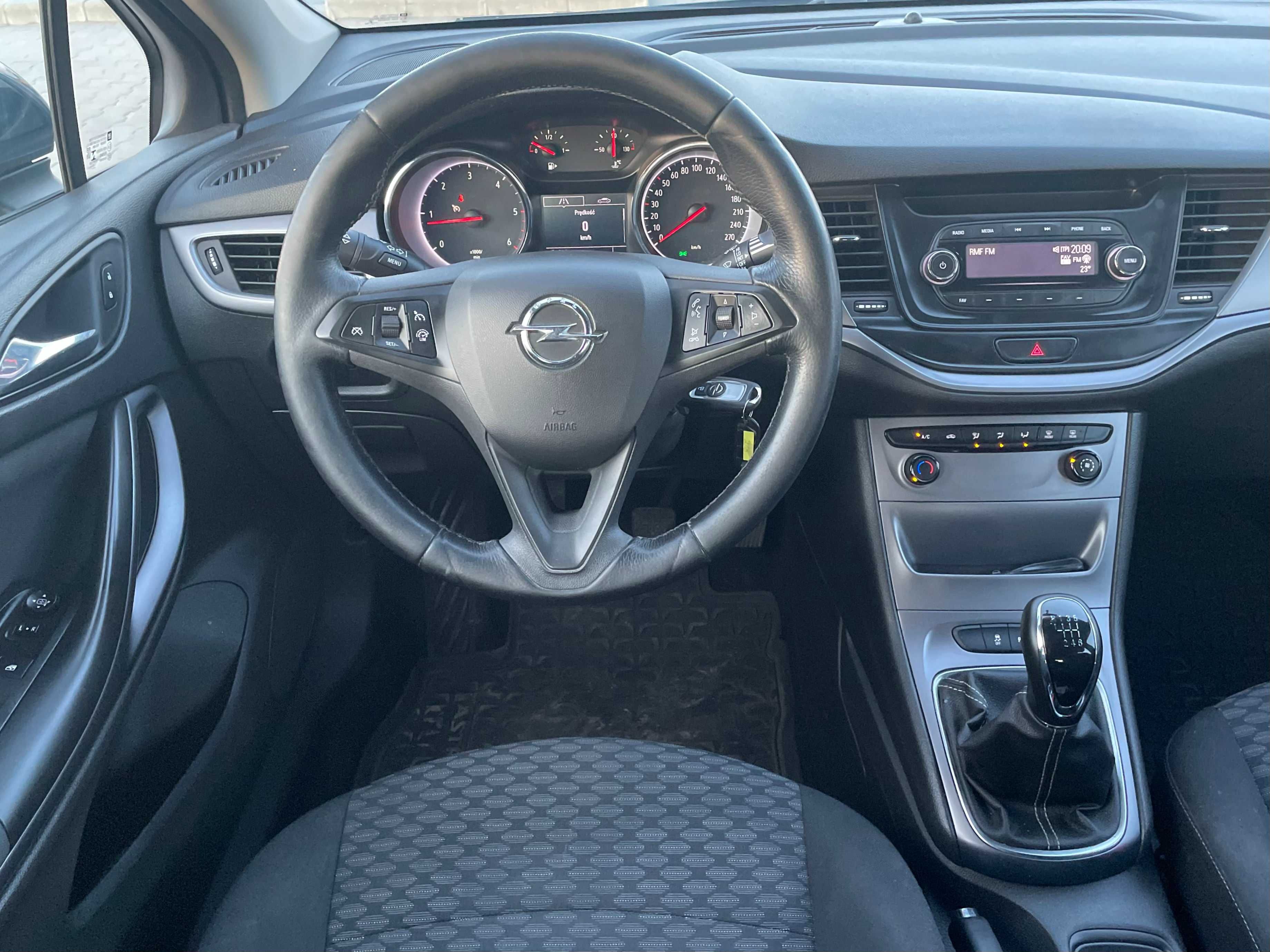 Opel Astra Combi Kombi Wynajem Aut dostawczych osobowych -10%