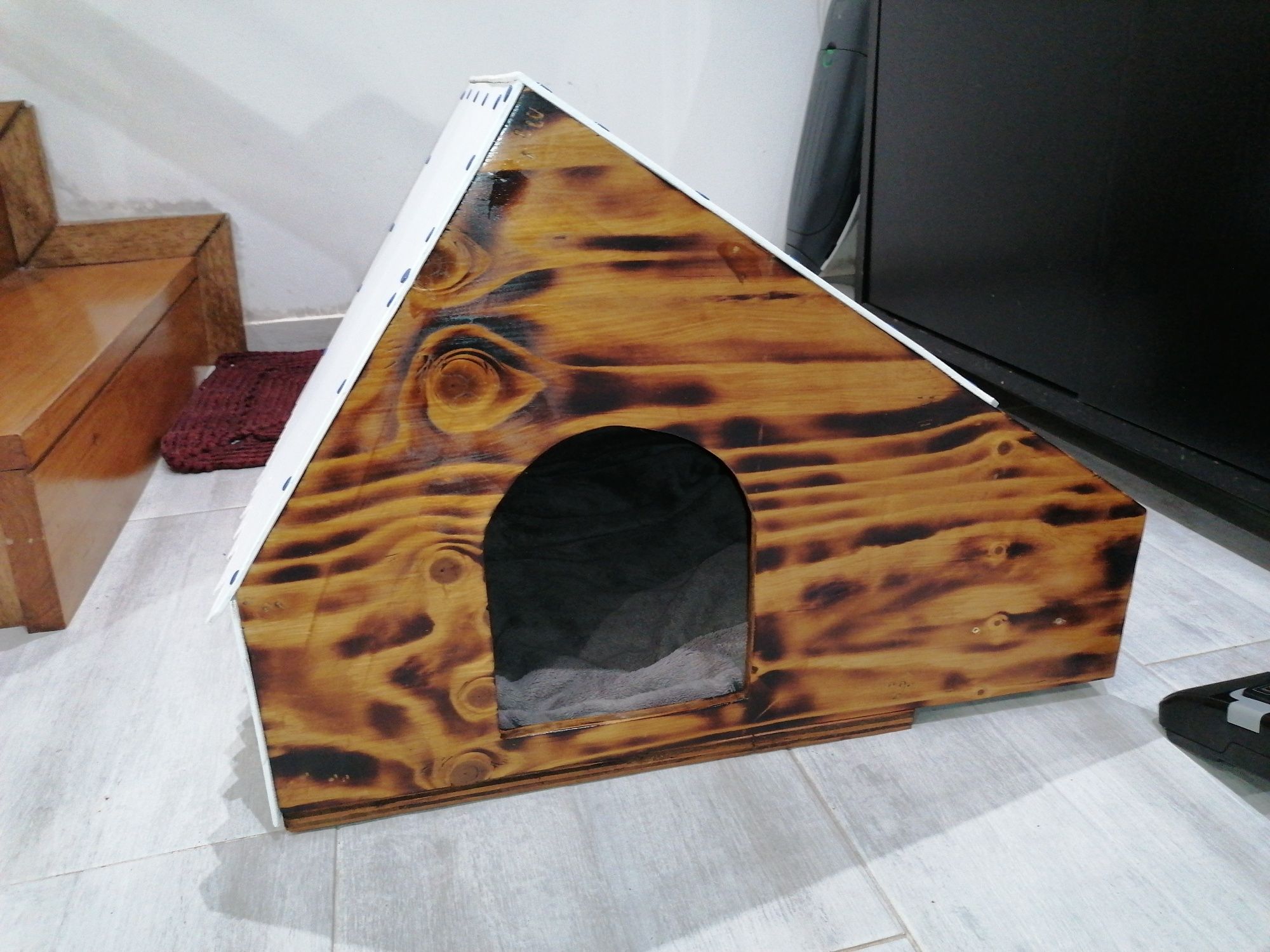 casa de gato mas pode ser usada para cães pequenos
