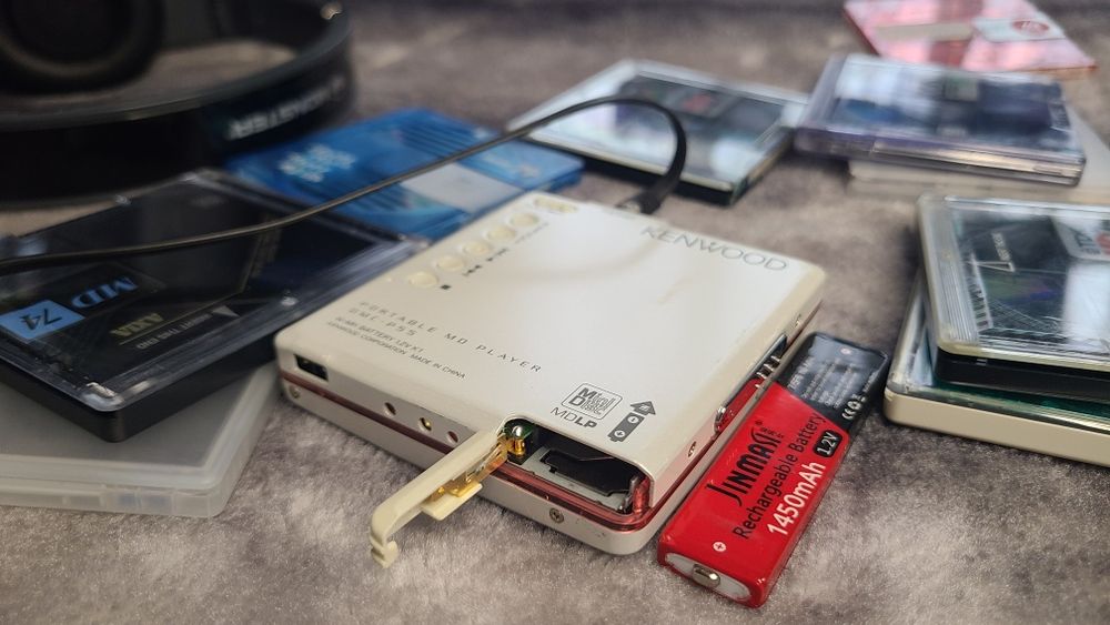 Редкий миниатюрный минидисковый плеер KENWOOD DMC-P55 (Видео работы)