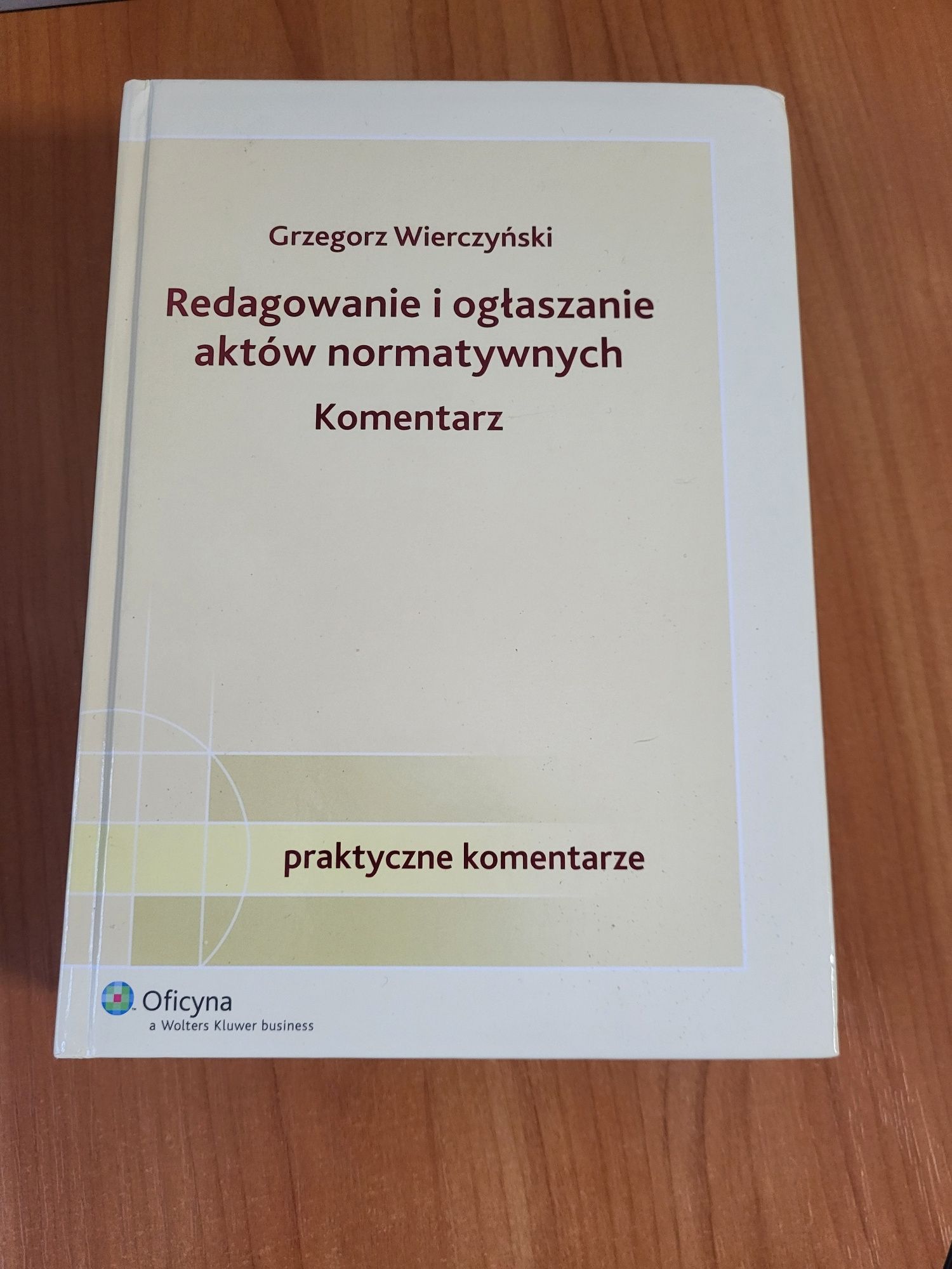 Redagowanie i ogłoszanie aktów normatywnych. Komentarz