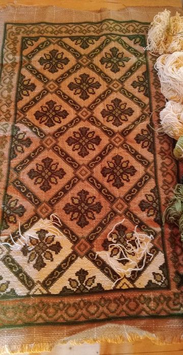 Tapete estilo arraiolos por terminar (Portes incluídos)