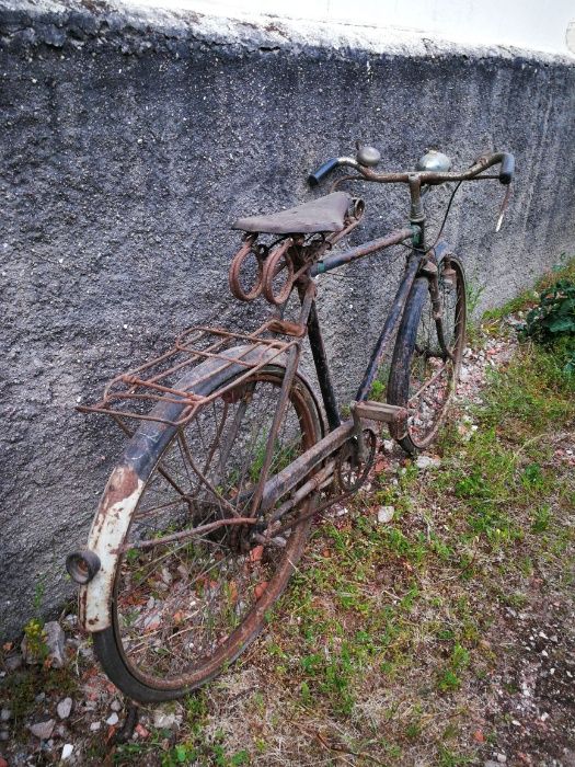 Bicicletas antigas "ler anúncio com atenção"