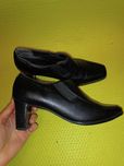 Туфлі чорні, натуральна шкіра, бренд Gluv Your Feet, на 23.5 см