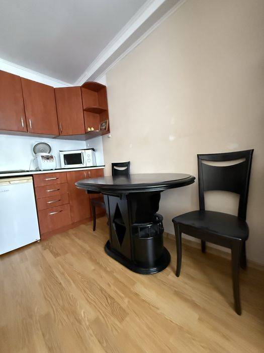 Власниця , біля СВ , 8500