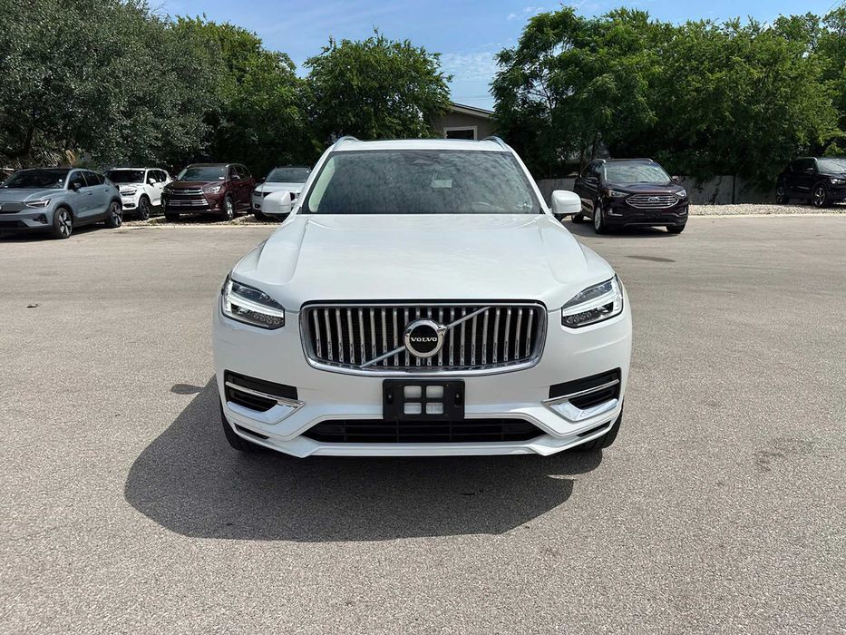 Volvo XC90 T8      2023