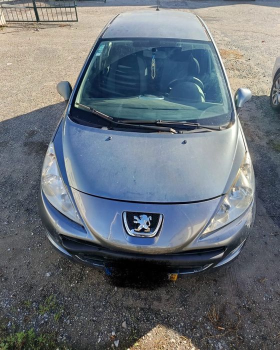 Peugeot 207 acidentado